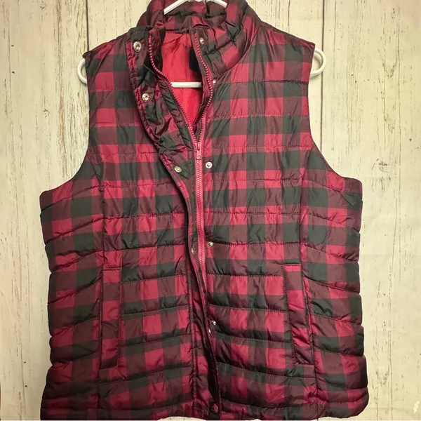 GAP Red and Black Buffalo Plaid Puffer Zipper Button Closure Vest Sz L - Image 4