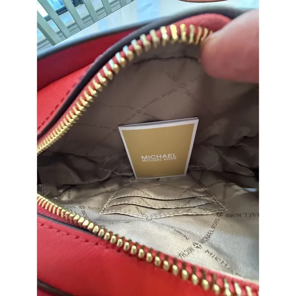 NWT Michael Kors Jet Set Travel Oval Crossbody Bag Red Zip Gold Hardware Strap - Image 15