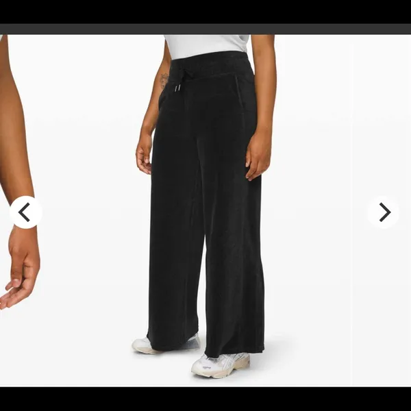 Lululemon Morning Restore black velour side slit at bottom high waisted size 6 - Image 10