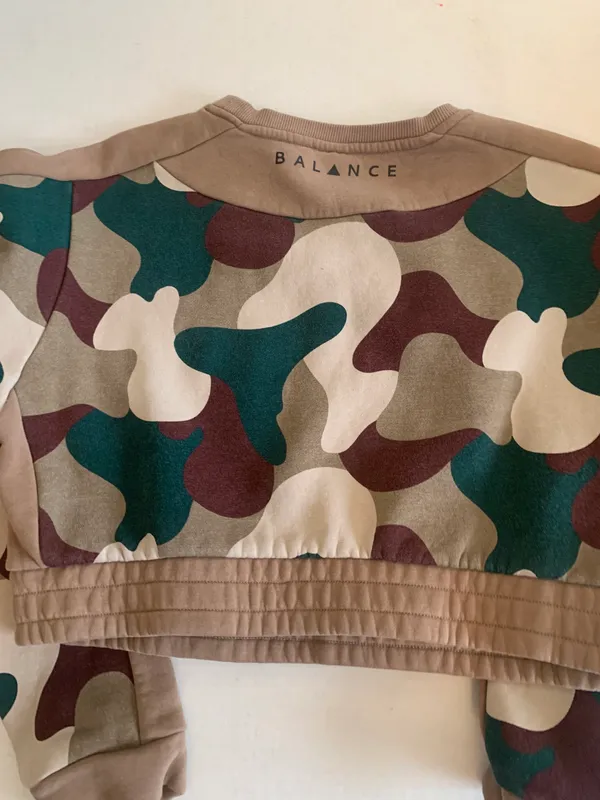 Athleta Balance Athletica Camo Cropped Sweatshirt - Image 3