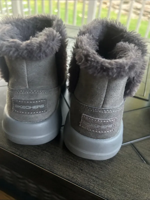 Skechers air cooled on the go goga faux fur lined booties size 6.5 M ladies - Image 5