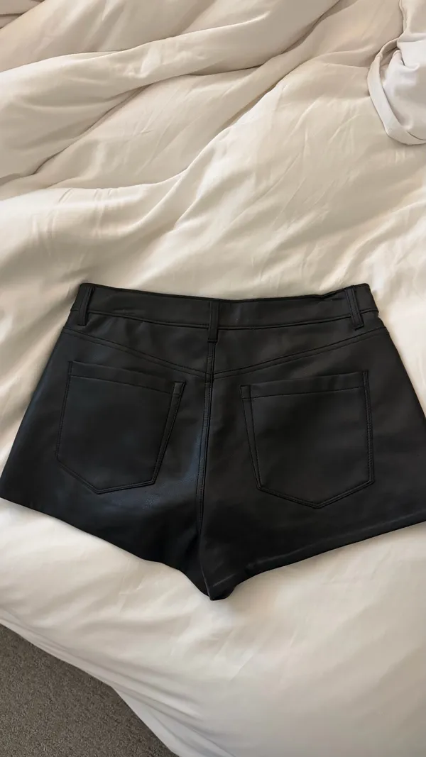 BLANK NYC Leather micro shorts black - Image 3