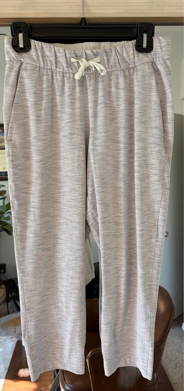 Lululemon On The Fly Pant Grey and White Drawstring size 4 Small - Image 2