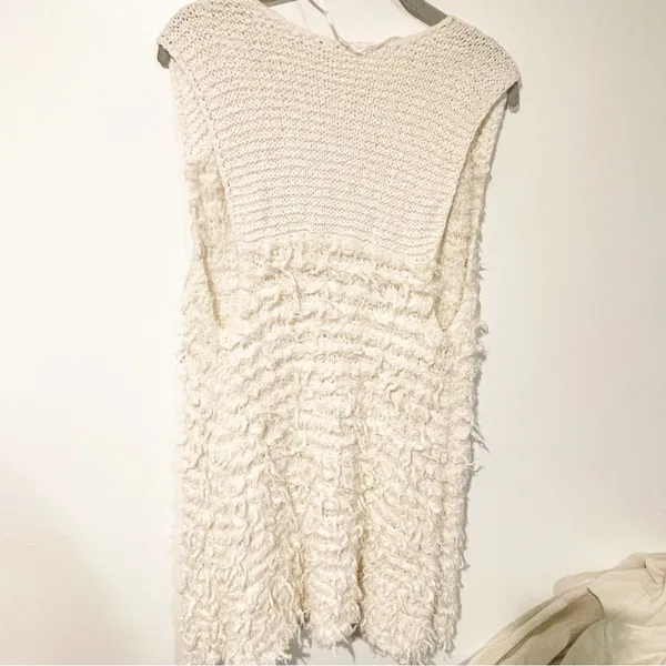 Free People Size Medium Cream Shag Fluffy Sleeveless Open Front‎ Vest - Image 5