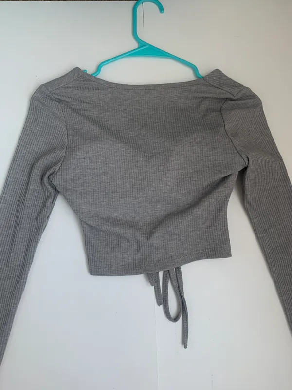 Gray Ruched long Sleeve Crop Top - Image 3