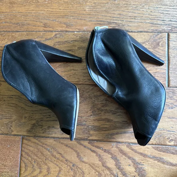 Vince Camuto Peep Toe Leather Shooties VC AMBER Booties Size 7.5 B Black Silver - Image 4