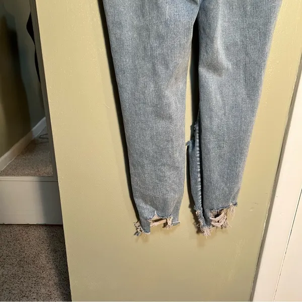 American Eagle Women's Size 16‎ Short Hi-Rise Jegging Light Wash Destroyed High - Image 10