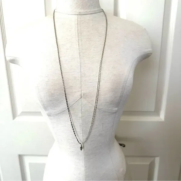 Long gold tone double chain small leaf pendant - Image 2