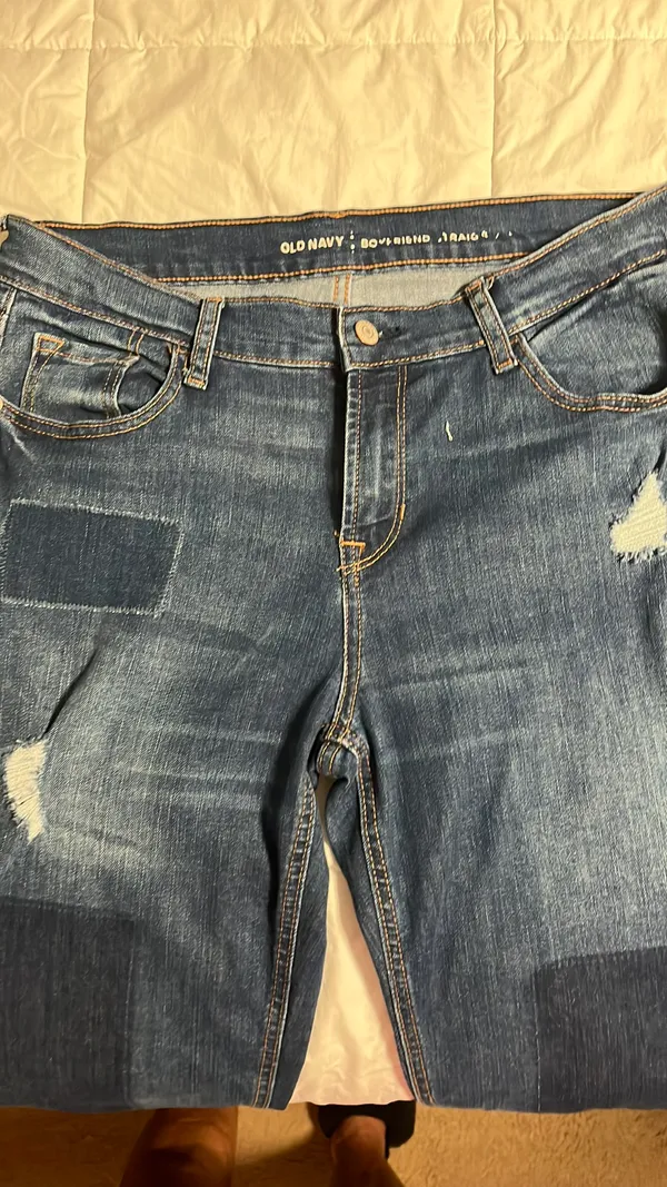 Old Navy Jeans Boyfriend Mid-Rise Distressed Straight - Image 2