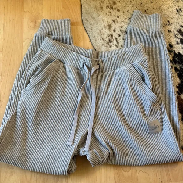 Alo Yoga Muse Ribbed Jogger Pants Women XS Gray - Image 2
