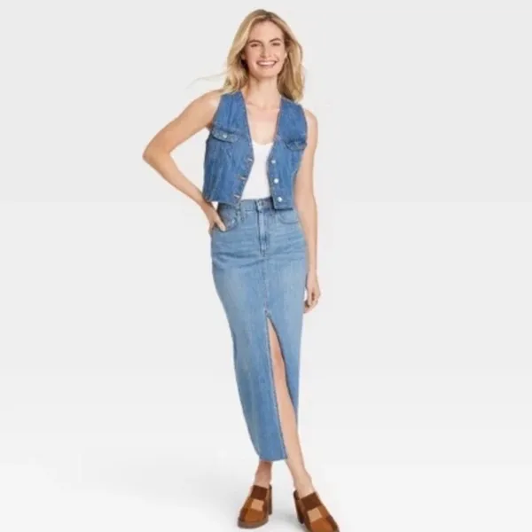 Universal Threads NWT! Women's High-Rise Denim Maxi Skirt - Medium Wash - Image 3