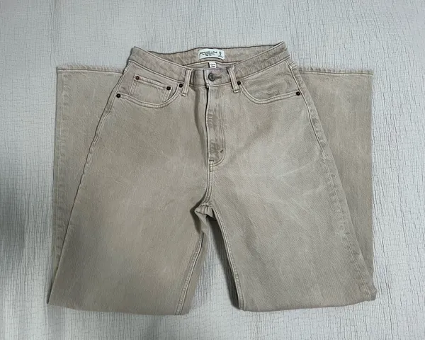 Abercrombie Curve Love High Rise 90s Relaxed Jean - Image 4