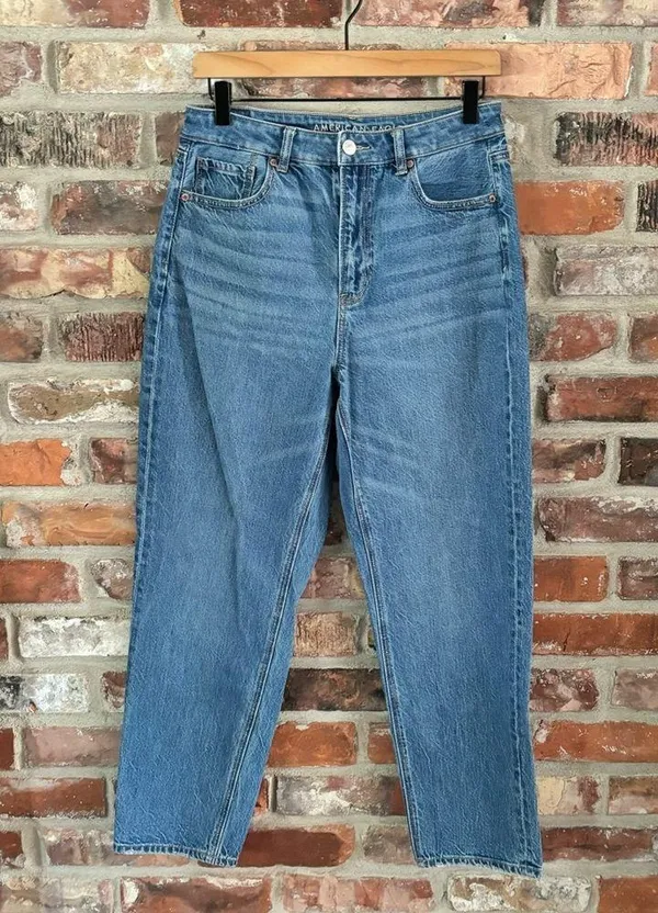 American Eagle Mom Straight Jeans High Rise Medium Wash - Image 2