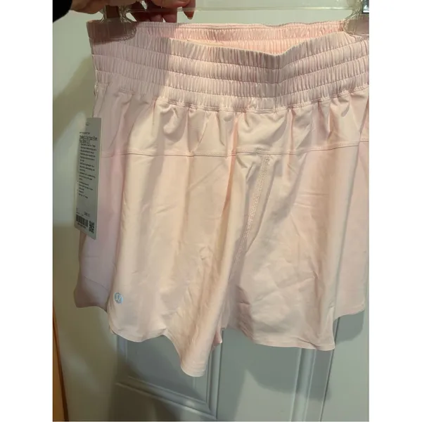NWT new womens lululemon shake it out shorts XL light pearl pink $68 lined - Image 4