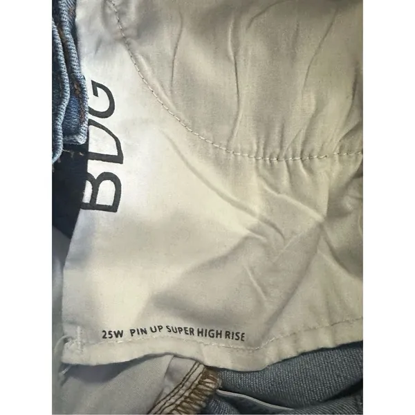 BDG Pinup Super High Rise Light Wash‎ Shorts Size 25 - Image 6