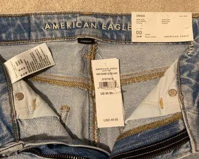American Eagle Mom Light Wash Jeans - Image 8