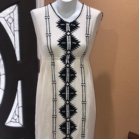 Xhilaration beige dress - Image 3
