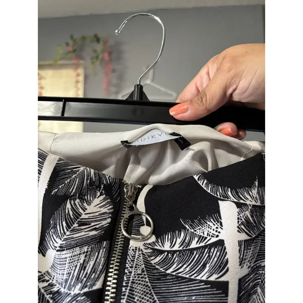Indikah Black White Tropical Palm Leaf Zip Front Mini Skirt Size S Ring Pull - Image 3
