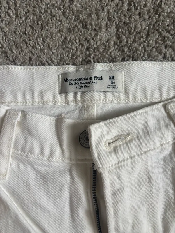 Abercrombie High-Rise Jeans - Image 3