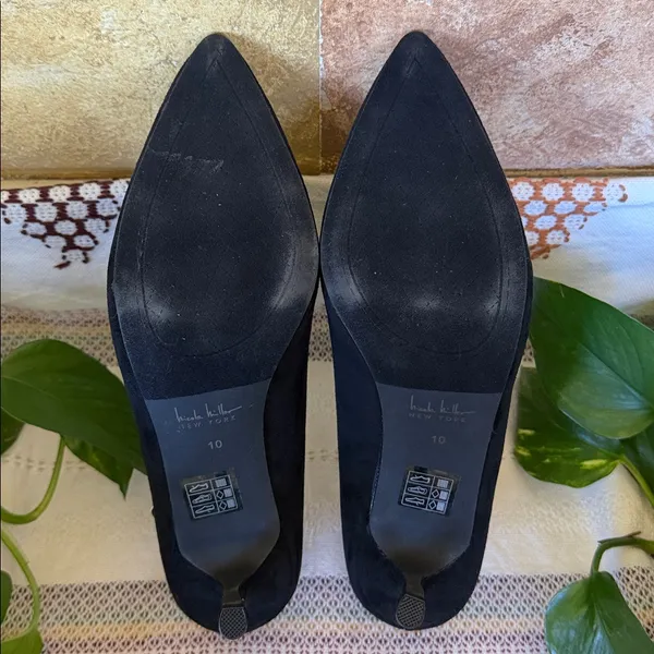 NEW Nicole Miller New York Black Faux Leather Suede Pointy Toe Heels, Size 10 - Image 9