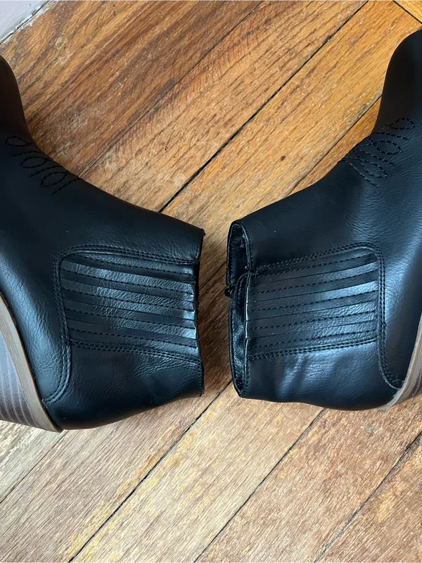 •Frye and Co Jude stacked heeled booties• Size 6M - Image 8