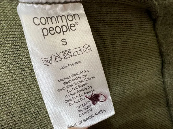 Common People olive green button - Image 7