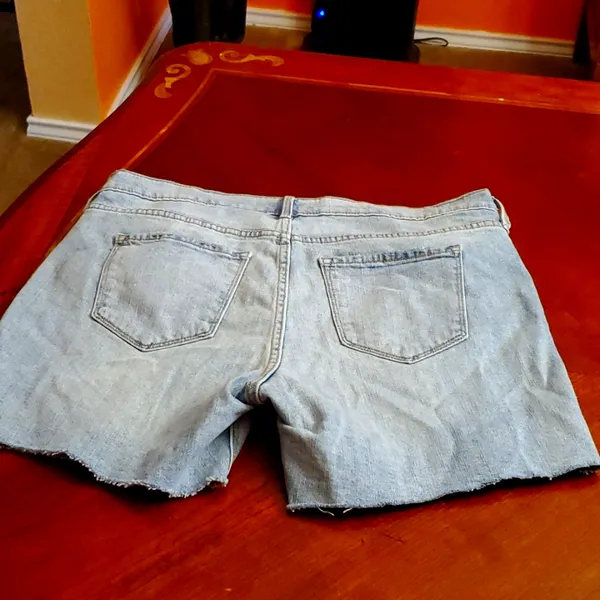 Old Navy Distressed jeans shorts Size 10 - Image 7