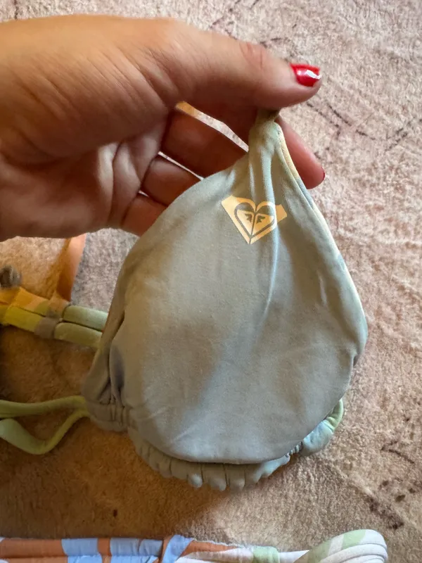 Roxy reversible bikini size small  - Image 2