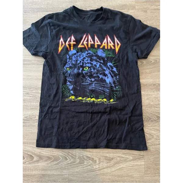 Def Leppard Band Tee Womens Small Black Animal Panther Graphic Shirt Vintage - Image 3