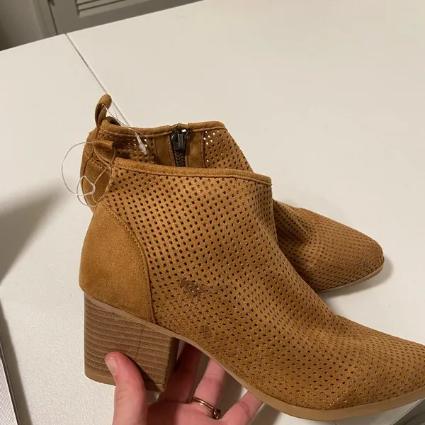 NWT |‎ Qupid women’s tan mesh boots — size 8 - Image 7