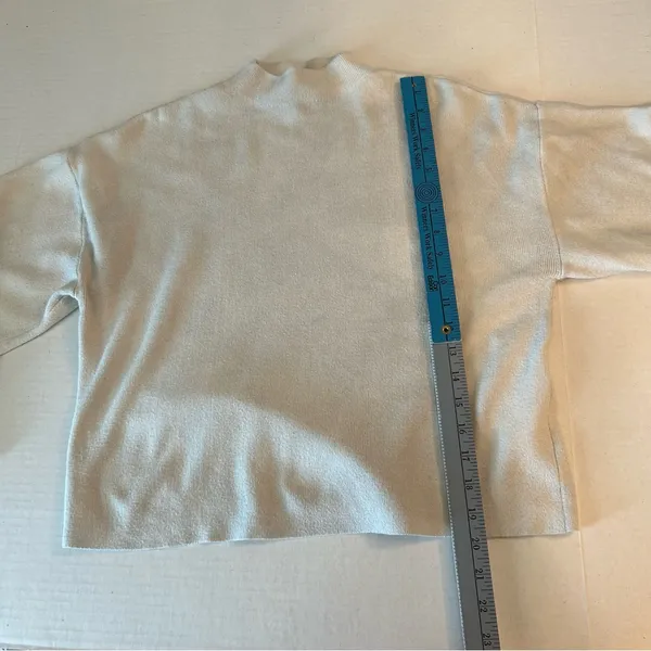 Women’s Vero Moda Soft Cream long sleeve Turtleneck Sweater size Medium - Image 10