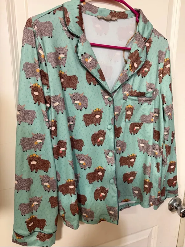 Women’s Mint Green Highland Cow-Print Pajama Top - Image 4