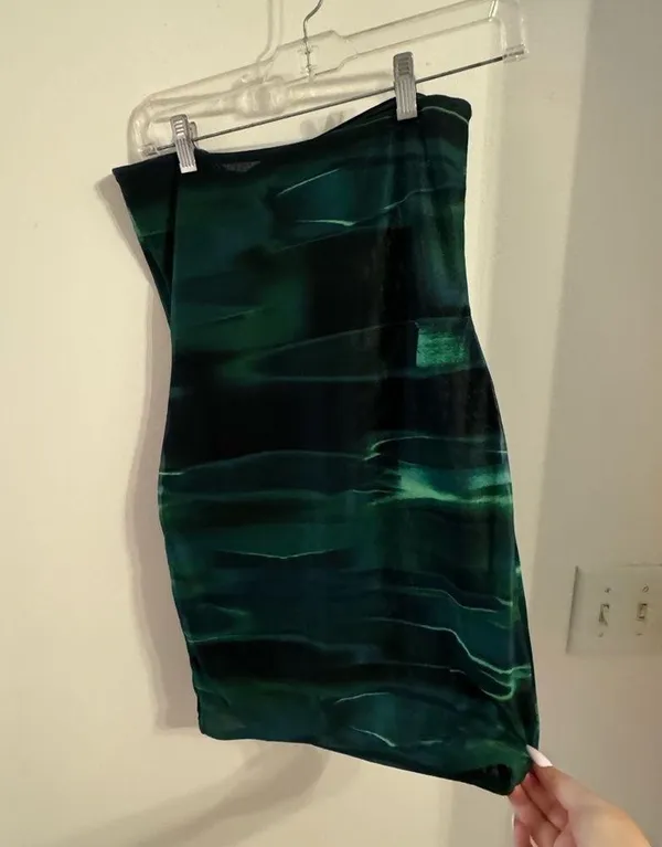WHITEFOX trendy bodycon knee length dress size M strapless - Image 4