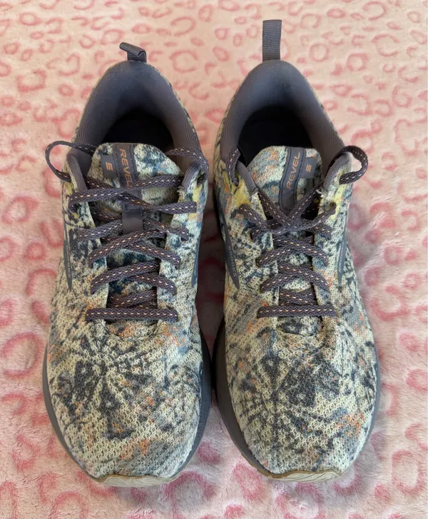 Brooks Revel 5 Women's Purple Tie Dye Athletic Shoes Running Size: 10 - Image 2