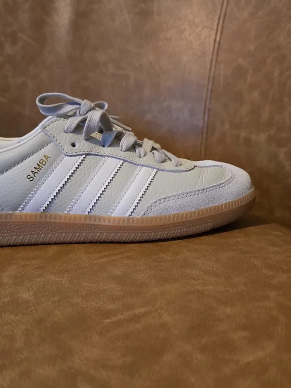 adidas women Light Gray Sneakers with Gum Sole - Image 4