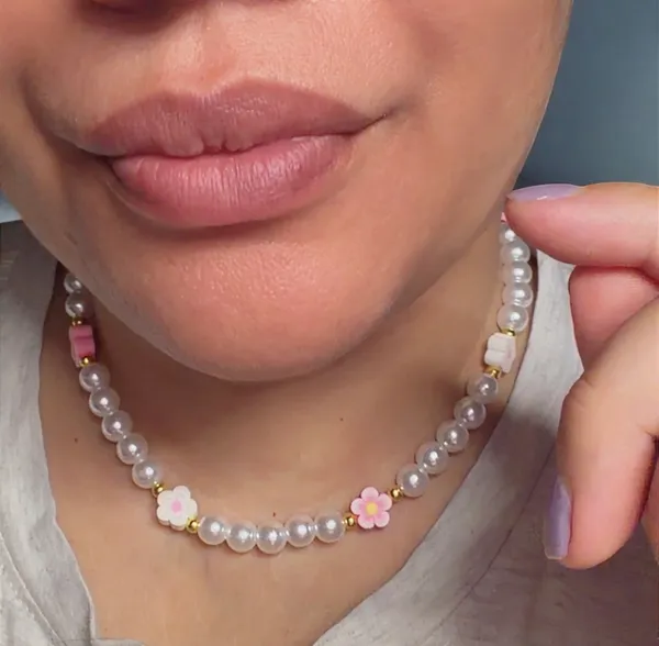 White Pearl With Flowers choker necklace - Image 2