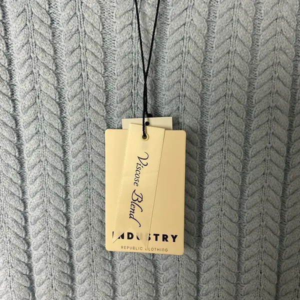 Industry‎ Low Tide Cable Knit Short Sleeve Sweater Size Medium - Image 4