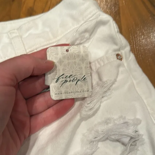 We The Free Free People white denim‎ distressed short women size 25 NWT - Image 3