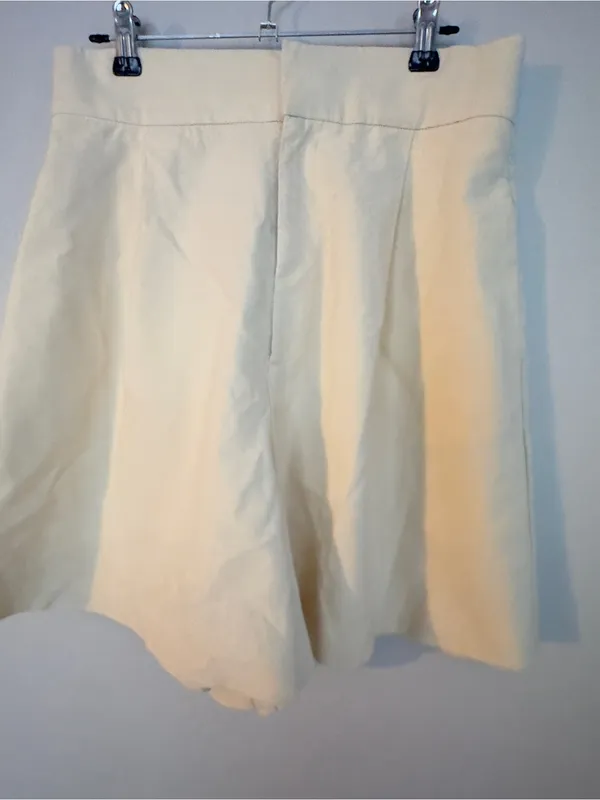 Zara Cream High-Waist Shorts - Image 2