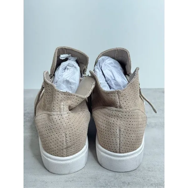 Steve Madden Sneaker Size 5.5‎ Tan Leather Upper Rubber Sole - Image 7