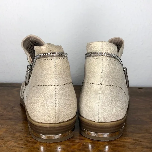 ‎Fergie Booties Size 7 - Image 4