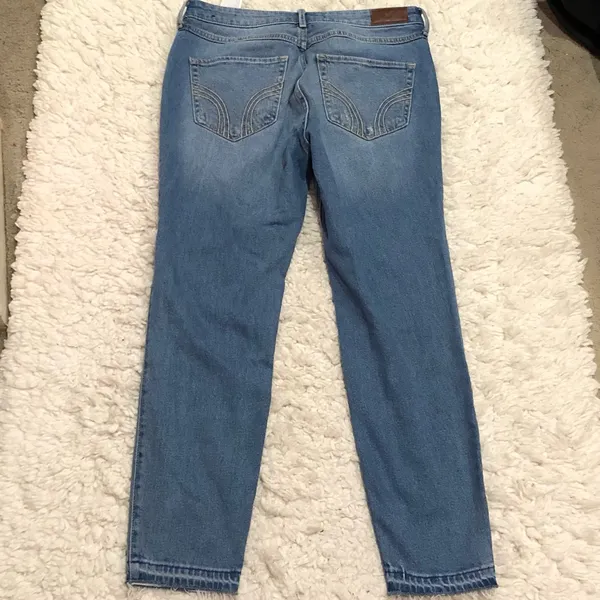 Hollister Distressed Raw Hem Straight Mom Jeans Light Wash‎ 7 Regular - Image 3