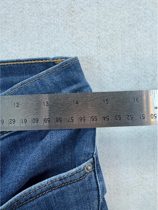 Levi’s Women’s Size 4 W27 Cropped Straight Leg Jeans Blue Denim - Image 4