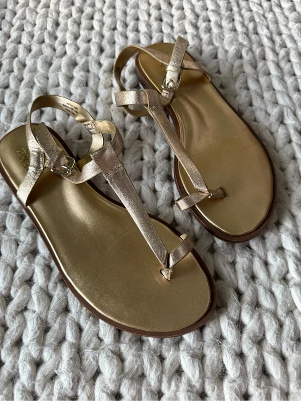 Naturalizer Gold Fifi Toe Loop Flat Sandal, size 7 - Image 5