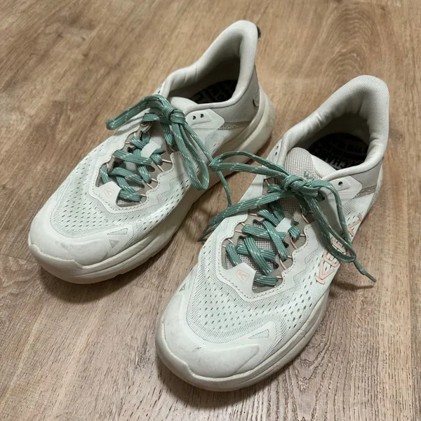 KEEN | Women's WK400 Cream Tan Sage‎ Green Walking Shoes, Size 10 - Image 2