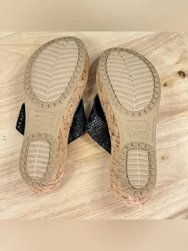 Crocs A Leigh Faux Cork Wedge Thong Sandals Black Tan Size 7 202035 - Image 8