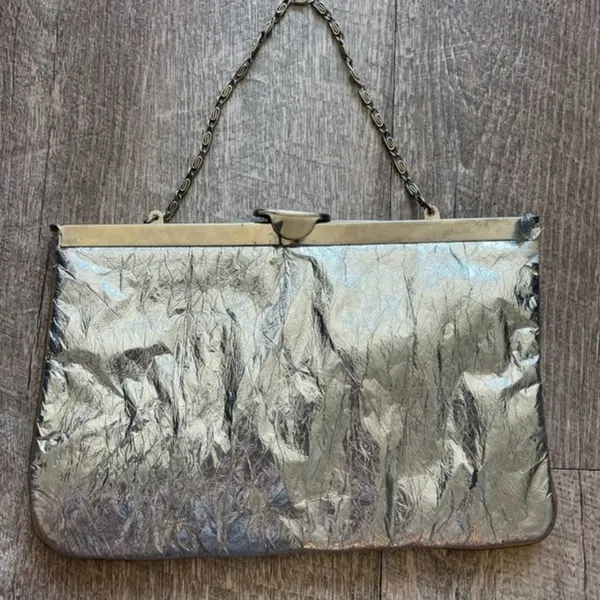 Vintage 50s Silver Metallic Foil Clutch Handbag Kiss Lock Chain Strap Purse Bag - Image 3