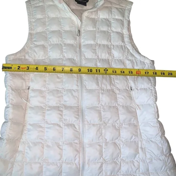 The North Face ThermoBall Eco Vest M White Puffer Gorpcore Layering Apres Ski - Image 8