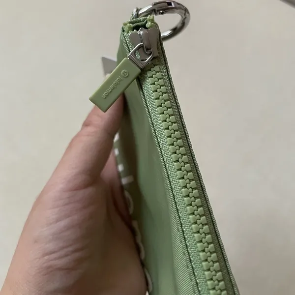 Lululemon Clippable Card Pouch - Edamame Green - Image 3
