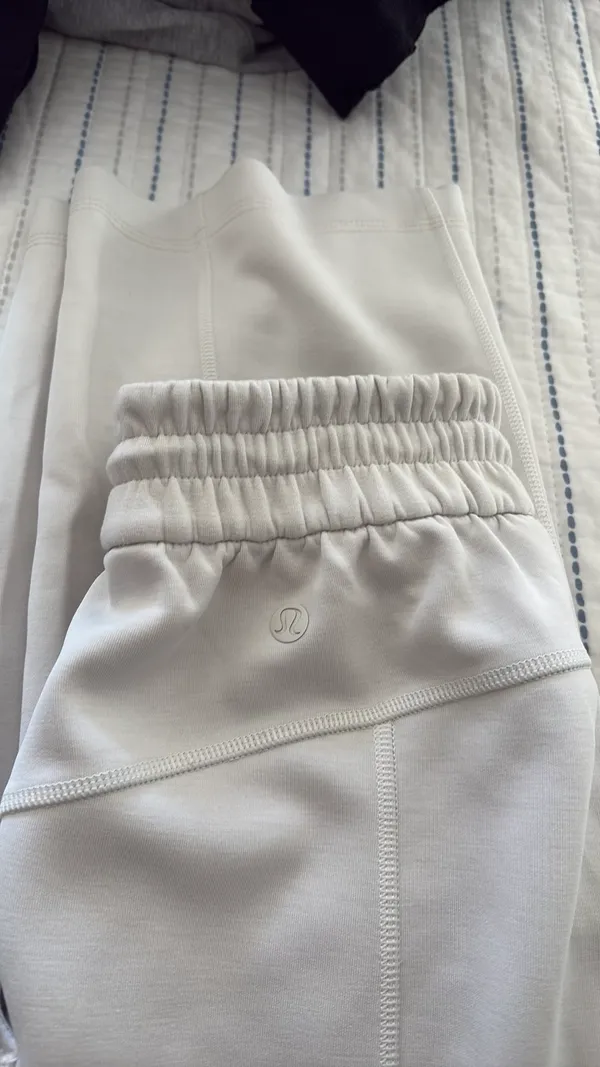 Lululemon Softstreme Pants 25” - Image 2